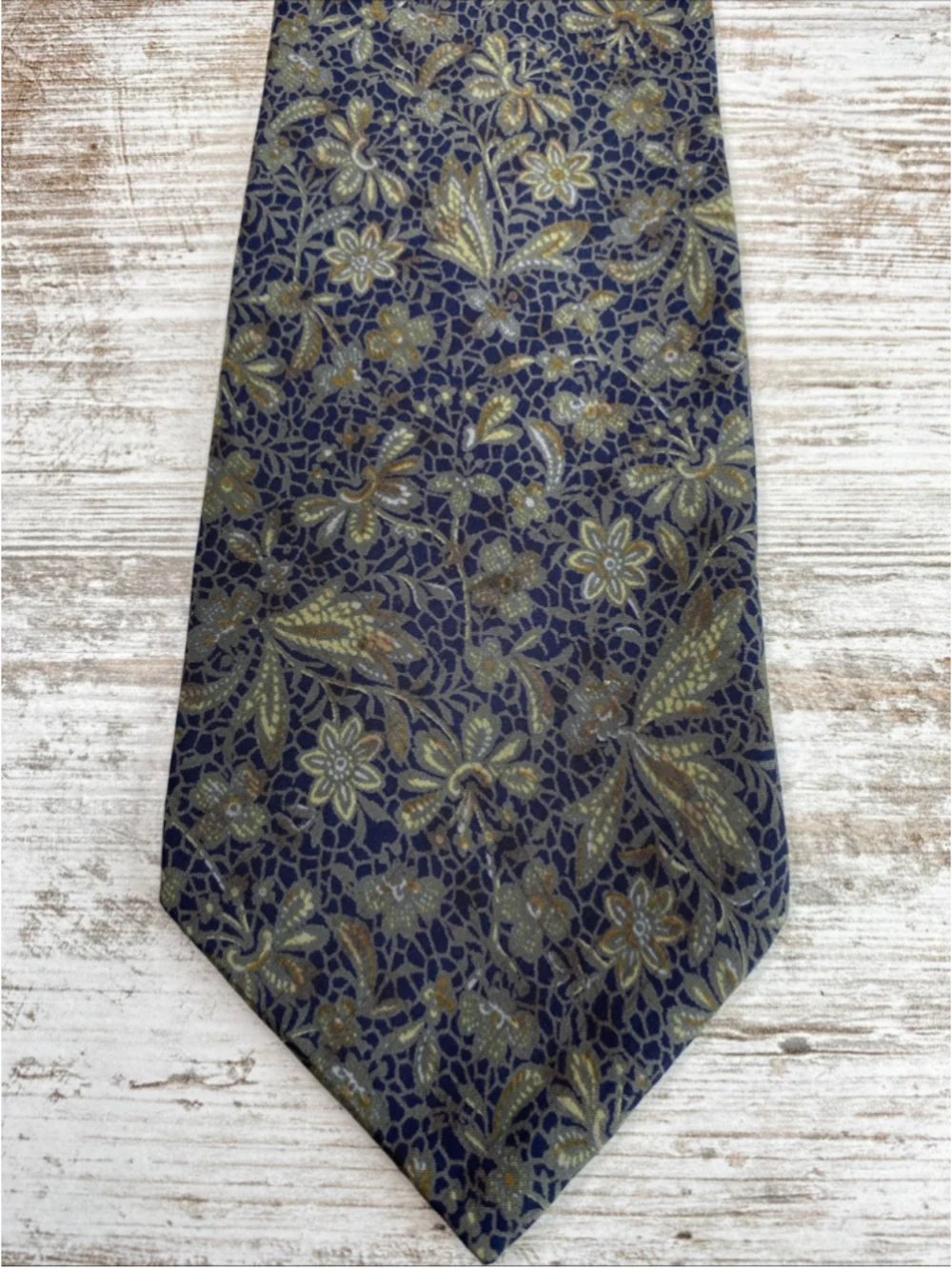 Vintage Fendi Cravatte Silk Tie Floral Navy Blue Gold Made in Italy 57” x 3.75”